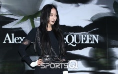 [스냅샷Q] 한예슬, 블랙&시크를 표현하는 애티튜드