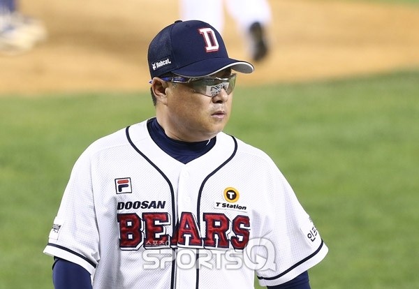 롯데 김태형 감독, 손성빈 성장세 칭찬하며 “봐야 한다” 강조… 2군 복귀 시점은 미정, 3루수 주전 기대 드러내