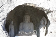 바위 동굴 속 군위삼존석굴, 대구 근교의 가볼만한 곳으로 눈길