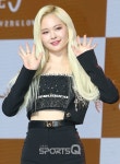 [포토Q] 에버글로우 이유 카리스마 눈빛을 소유한 리더