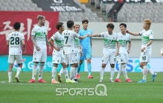 [포토Q] 전북현대, 서울에 4-1 완승하고 하이파이브