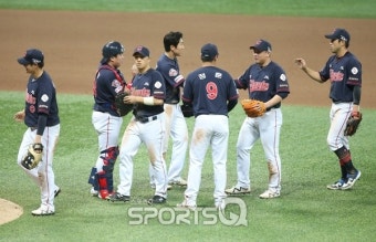 [포토Q] 롯데 자이언츠 '키움, 4-2로 제압'