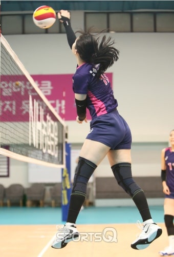 [포토Q] 흥국생명 김미연 '훈련도 실전처럼'