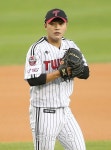 [포토Q] LG 김윤식 '1회부터 연속 볼넷 허용'
