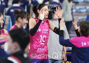 [포토Q] 흥국생명 김연경 '아쉽지만 담담하게'