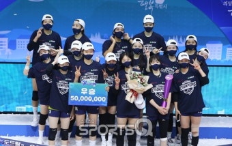 [포토Q] 현대건설 'GS칼텍스 꺾고 2년 만에 컵대회 우승'