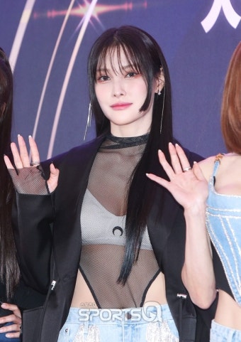 [포토Q] 카라 박규리 '파격적인 패션'