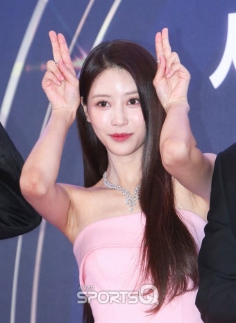 [포토Q] 이미주 '귀여운 핑크 토끼'