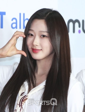 [포토Q] 에스파 지젤 '심쿵 볼하트'