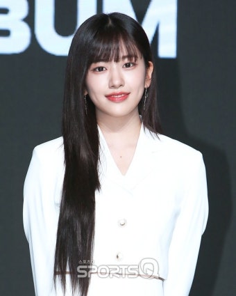 [포토Q] 아이브 안유진 '맑은 눈으로 볼하트'