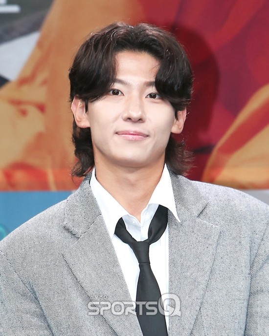 더 존: 버텨야 산다 시즌 3, 새 멤버 김동현과 덱스의 화려한 케미에 이목 집중!
