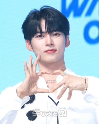 [포토Q] 제로베이스원 성한빈 '청량한 분위기'