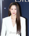 [포토Q] 수현 분위기에 빠져든다