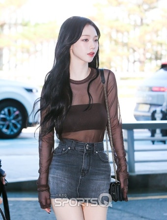 [포토Q] 에스파 카리나 '눈길 사로잡는 미모'