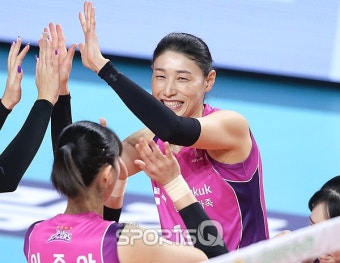[포토Q] 흥국생명 김연경 '시작이 좋아'