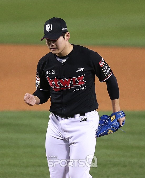 박영현, 역투로 두산 타선 봉쇄하며 KT 위즈 승리 이끄는 MVP 등극
