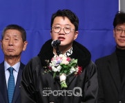 [포토Q] 일구대상 수상한 최강야구의 장시원 PD