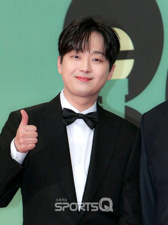[포토Q] 이찬원 '연예대상 엄지 척'