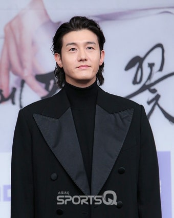 [포토Q] 이기우 '부드러운 미소'