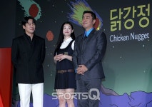 [포토Q] 안재홍-김유정-류승룡 닭강정으로 만나다