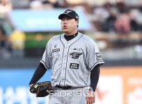 [포토Q] '100승 재도전' 한화 류현진, '깊은 심호흡'