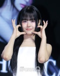 러브베이비에이유 | [포토Q] 에버글로우 이유 '빅 러브'