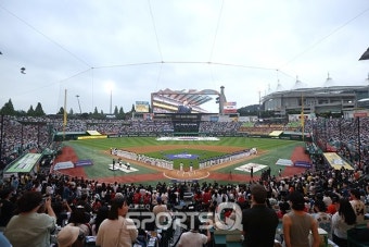 [포토Q] 블랙이글스의 에어쇼와 함께 시작된 2024 KBO 올스타전