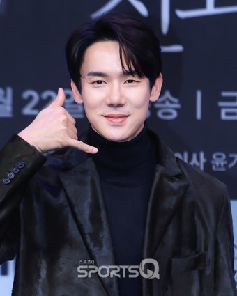 [포토Q] 유연석 '지금 거신 전화는~'
