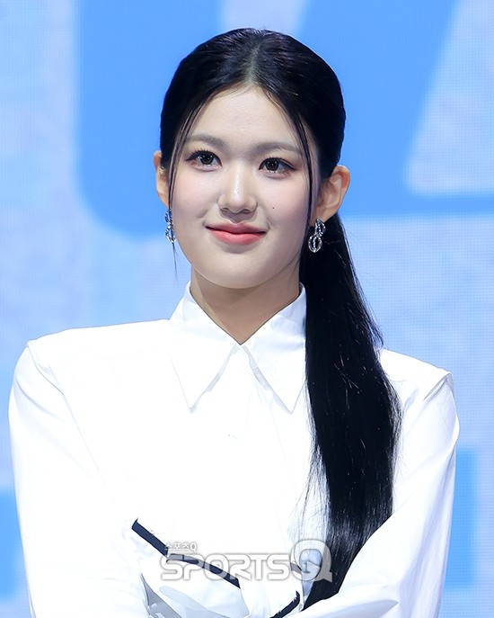 이즈나 멤버 윤지윤, 건강 이유로 팀 탈퇴 결정 - 6인조로 재편 예정!