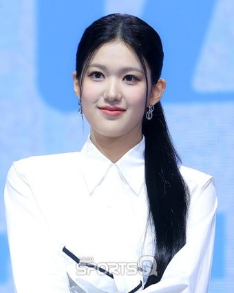 [포토Q] 이즈나 윤지윤 '미소에 반해'