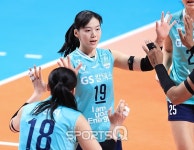 [포토Q] GS칼텍스 유서연 하이파이브!