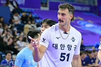 '3위 확정' 대한항공, 러셀 데뷔전 활약에 미소 [프로배구]