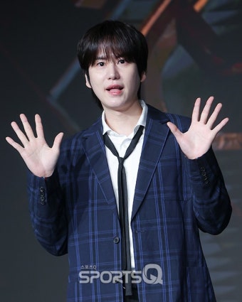 규현, 데블스 플랜: 데스룸 비하인드 스토리 및 속마음 공개... 살롱드립2에서 진솔한 이야기 전해져