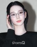 [포토Q] 카리나 안경도 잘 어울리는 편