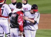 [포토Q] LG 임찬규 4회초, 아쉬운 강판