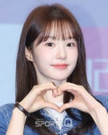 [포토Q] 권나연 '심쿵 하트를 날려'