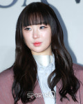 [포토Q] 칸야위 송무앙 인형 비주얼