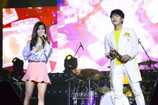 [S영상] 레인보우 현영 김정훈, 달달한 듀엣 무대 (김정훈&김현성 콘서트)