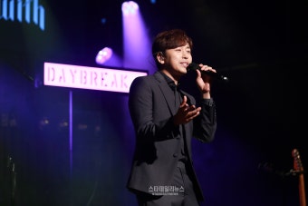 [S포토+] 데이브레이크 이원석, '꽃길만 걷게 해주겠다는 포즈' (데이브레이크 쇼케이스)