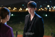 W(더블유) 이종석-한효주, 현실세계 첫 도킹 현장.. 달빛 아래 로맨틱 재회
