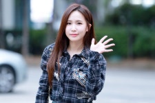[S포토+] 크레용팝 초아, 뮤지컬 배우 민진이의 부드러운 미소 (뮤직뱅크 출근길)