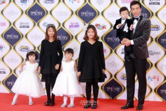 [S영상] 기태영-이범수-이동국-이휘재, 사랑하는 가족과 함께 '슈돌' 패밀리 (KBS 연예대상)