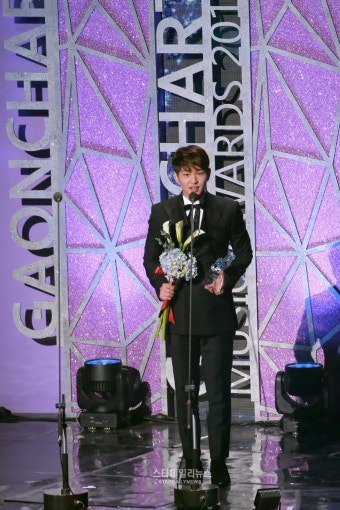 [S포토+] 샤이니 온유, '샤이니 멤버 대표로 상 받으러 왔어요' (2017 가온차트)