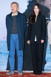 [S포토+] 홍상수 감독-김민희, '어색하게 경직된 두 사람' (밤의해변에서혼자)
