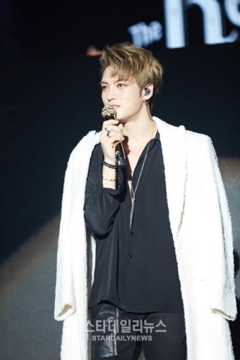 김재중, 4년 만에 태국 팬들과 환호+눈물 '뜨거운 공연'