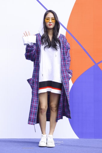 [S포토+] 씨스타 소유, '포토월 손인사의 정석' (노앙 헤라 서울패션위크)