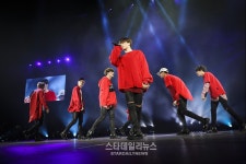 방탄소년단, 뉴어크-시카고-애너하임 북미 '윙스투어' 성황... 미국 유력매체 열띤 취재