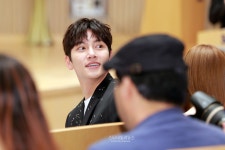 [S포토+] 지창욱, 얼마나들 오셨나 볼까 (수상한파트너)