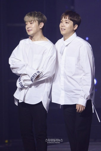[S포토+] FT아일랜드 최민환-이홍기, '장난치는 귀요미들' (쇼챔피언)