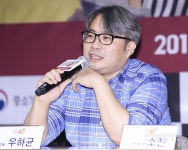[S포토] 우하균 감독, 많이 기대해주세요 (홍익슈퍼 제작발표회)